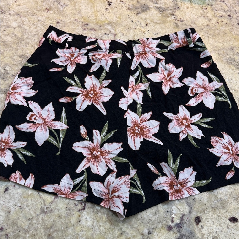Forever 21  Women’s floral shorts black/pink Size Small - Picture 5 of 9